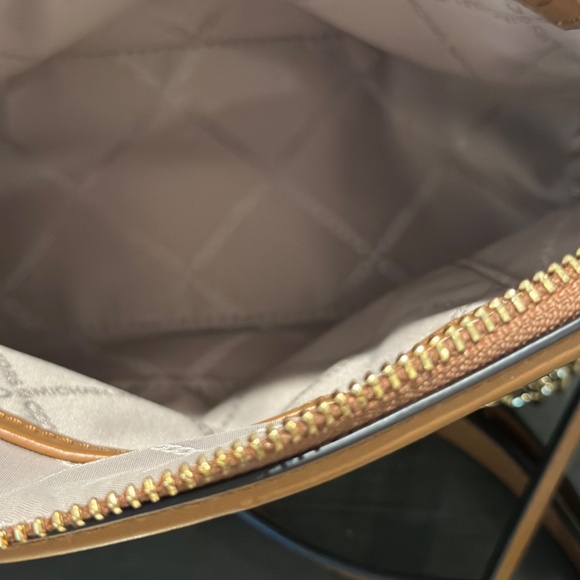 BNWT Michael Kors Logo Zip Dome Crossbody Bag - Picture 6 of 9